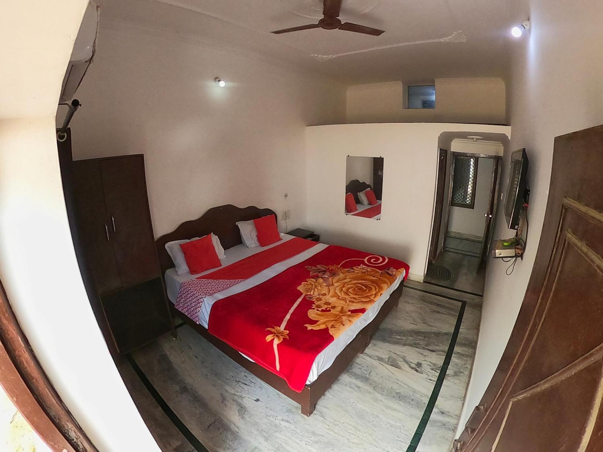 Karma Hostel Khadzsuráhó Kültér fotó